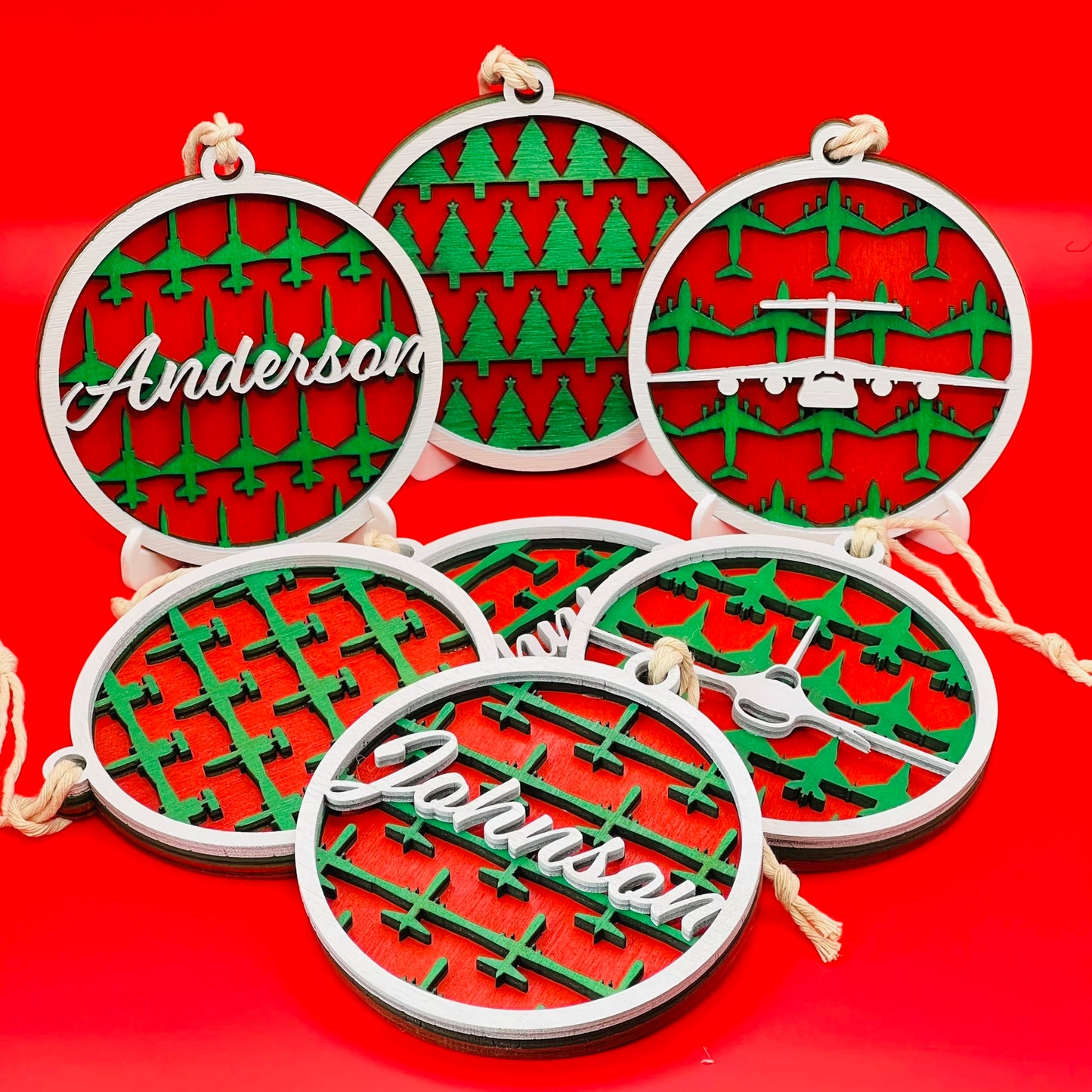 Jet Pattern Round Ornament
